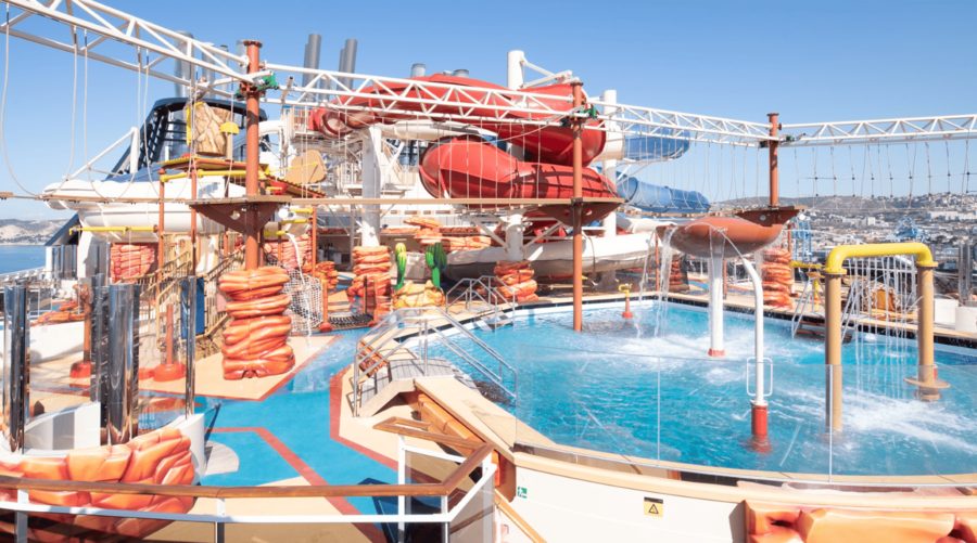 Бассейн на открытой палубе MSC Sinfonia